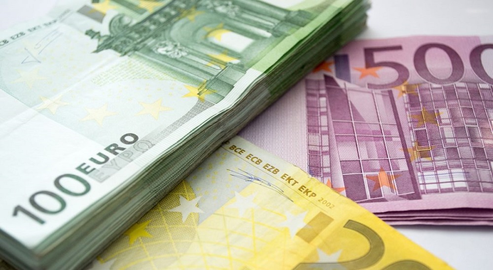 Renia e euros, ekspertet: Se shpejti baras me lekun, mos kembeni para shtatorit